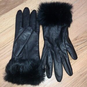Black leather gloves with black fur trim